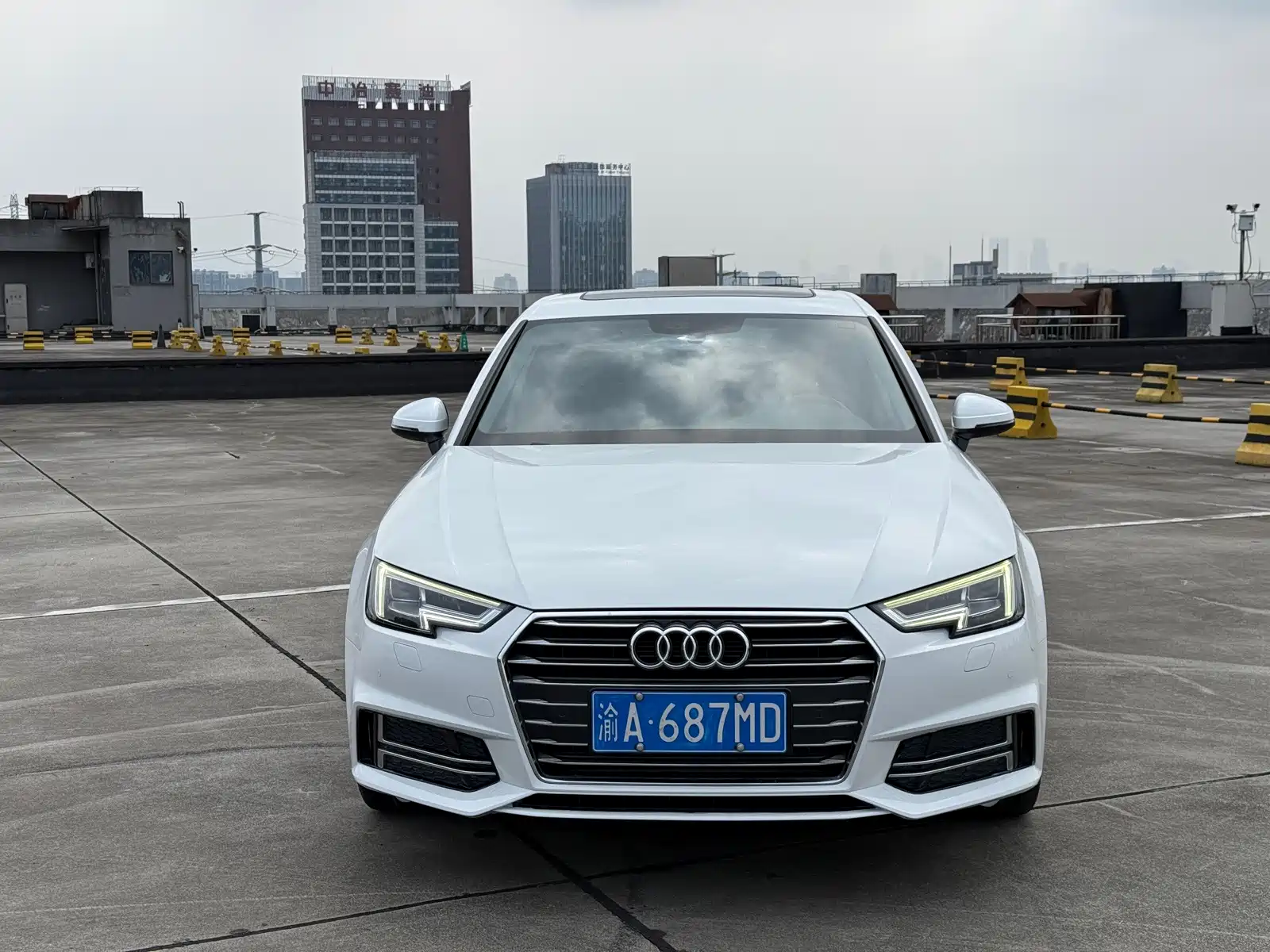 Photo 2 - Audi A4L