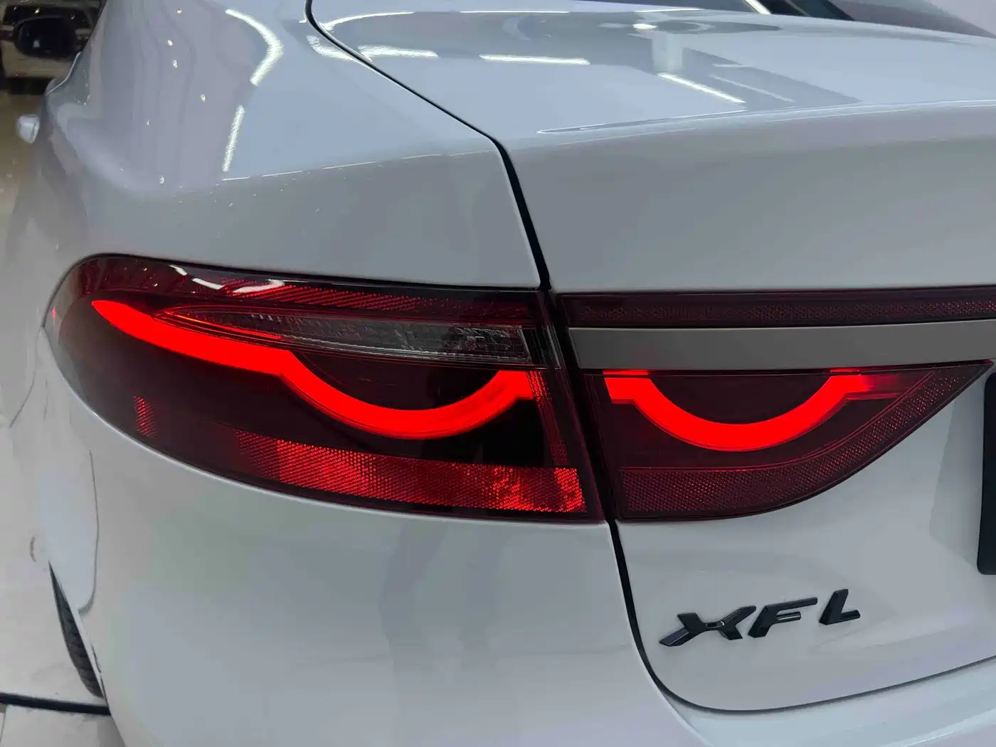 Photo 6 - Jaguar XFL
