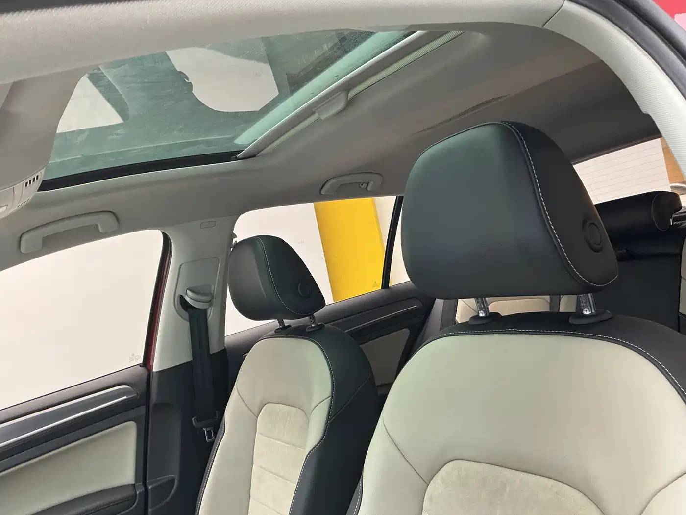 Volkswagen Golf 2017 230TSI Auto Luxury Millionth Anniversary Edition фото 17