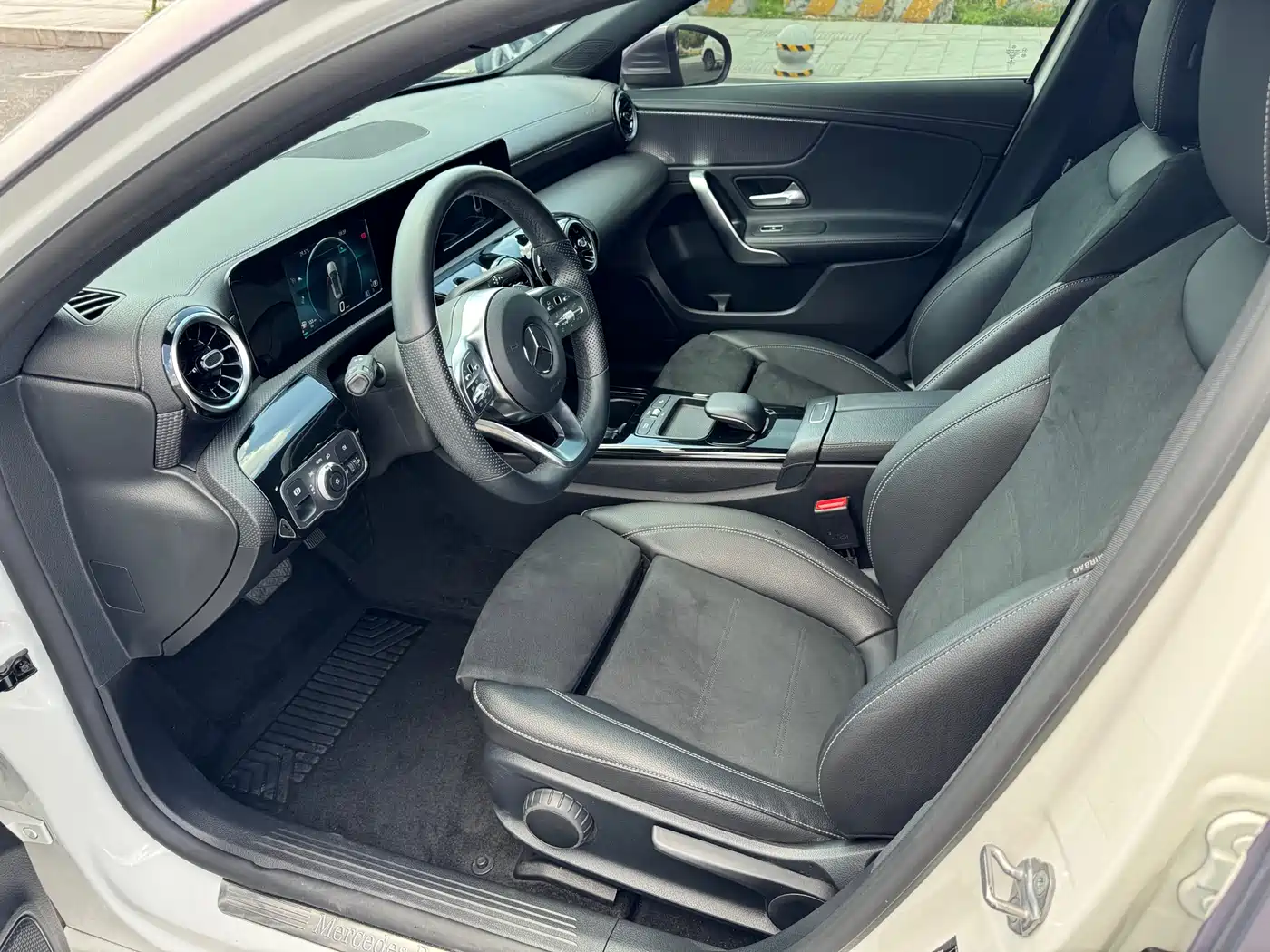 Mercedes-Benz A-Class 2019 A 180 L Sport Sedan фото 11