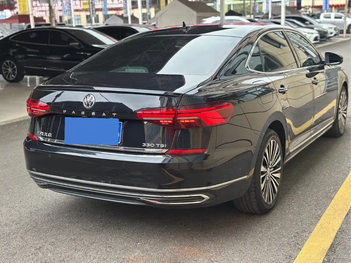 Volkswagen Passat 2021 Model 330TSI Luxury Edition фото 16