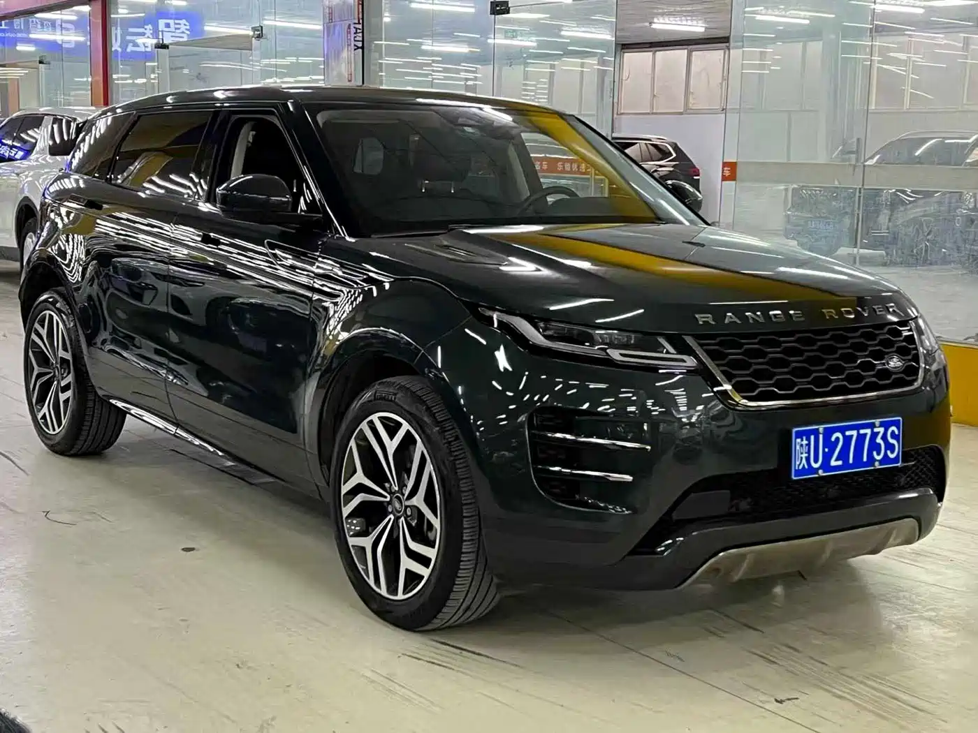 Land Rover Range Rover Evoque 2022 Range Rover Evoque L 249PS R-Dynamic Luxury Edition фото 3