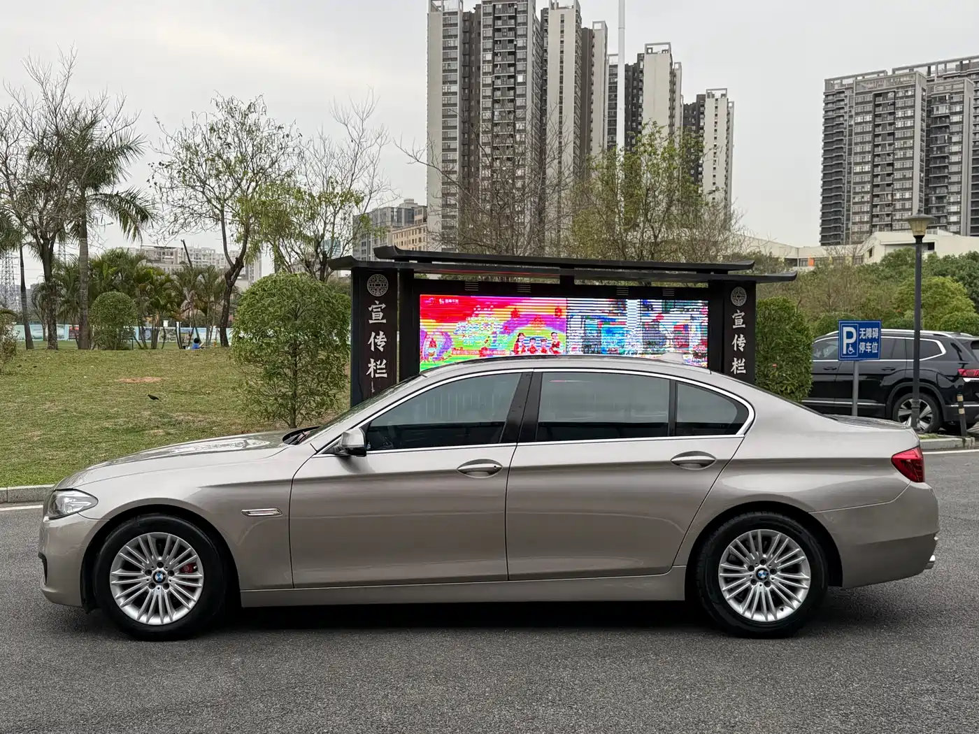 BMW 5 Series 2014 525Li Leading фото 7