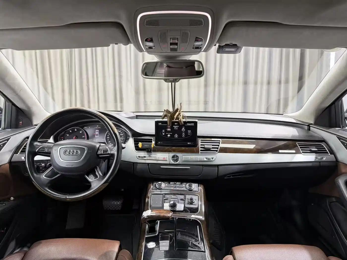 Photo 9 - Audi A8