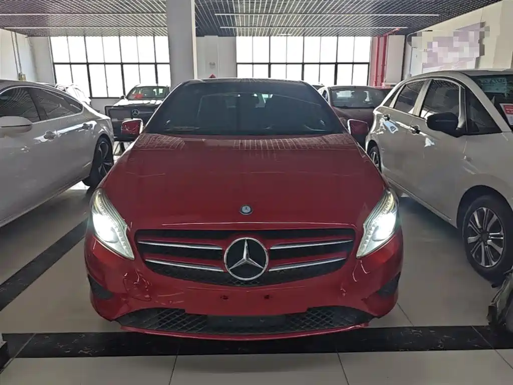 Mercedes-Benz A-Class (Import) 2015 A 180 Standard фото 3