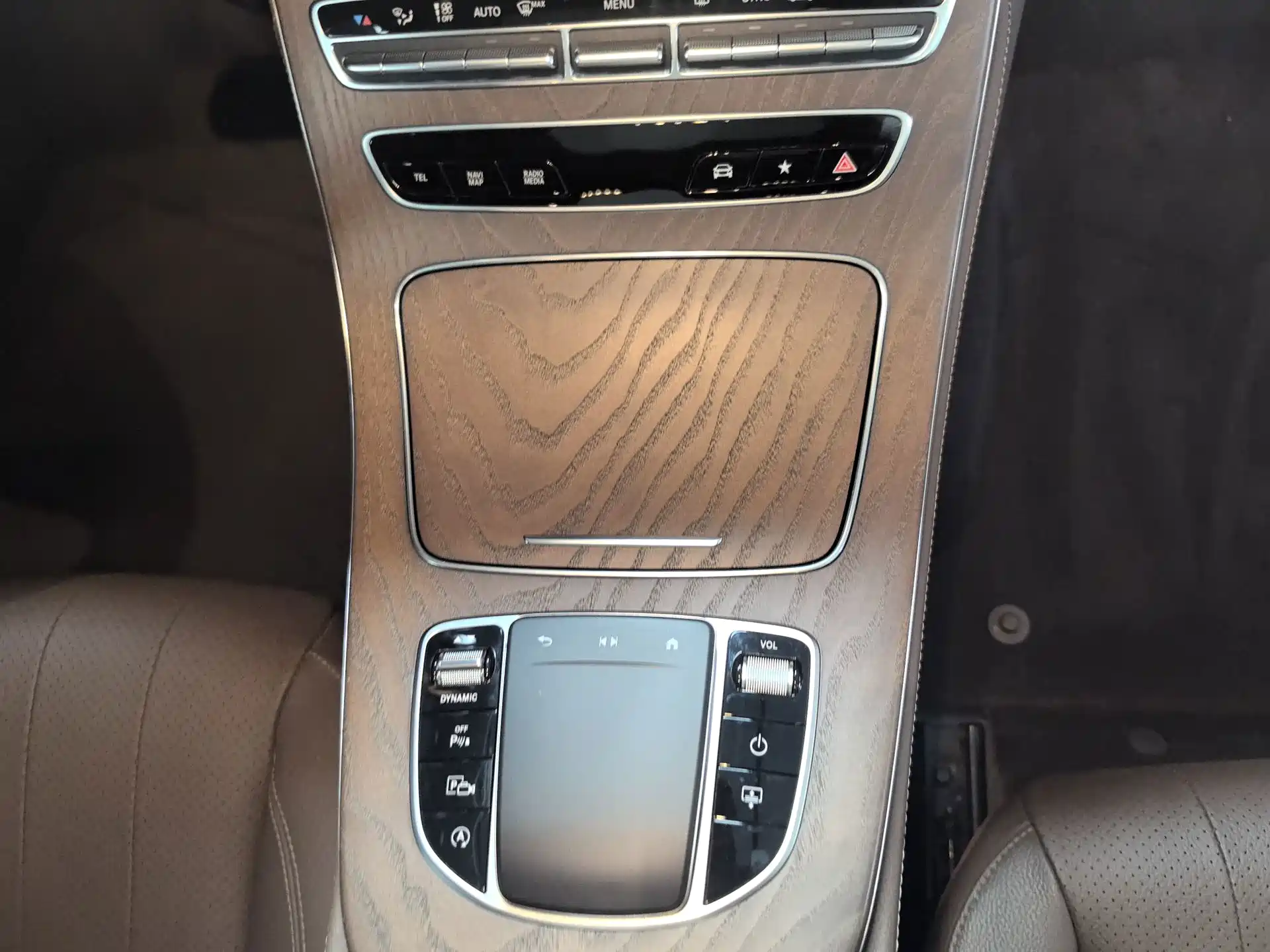 Фото 17 - Mercedes-Benz E-Class