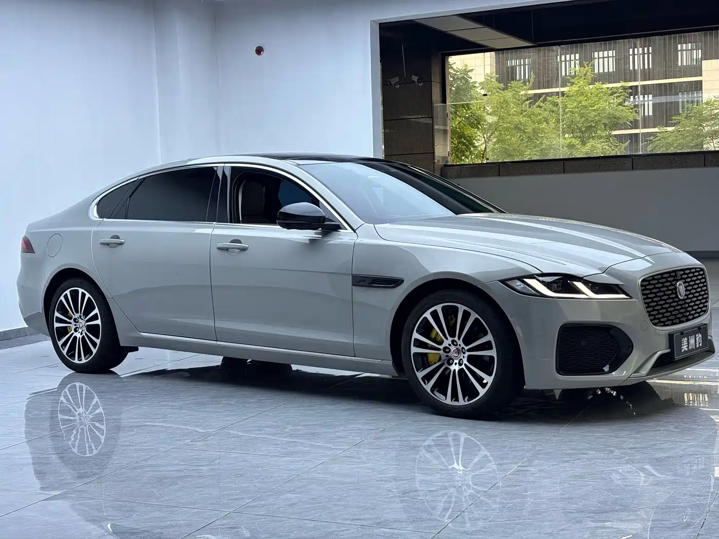 Jaguar XFL 2025 2025 2.0T P250 FWD Luxury Edition