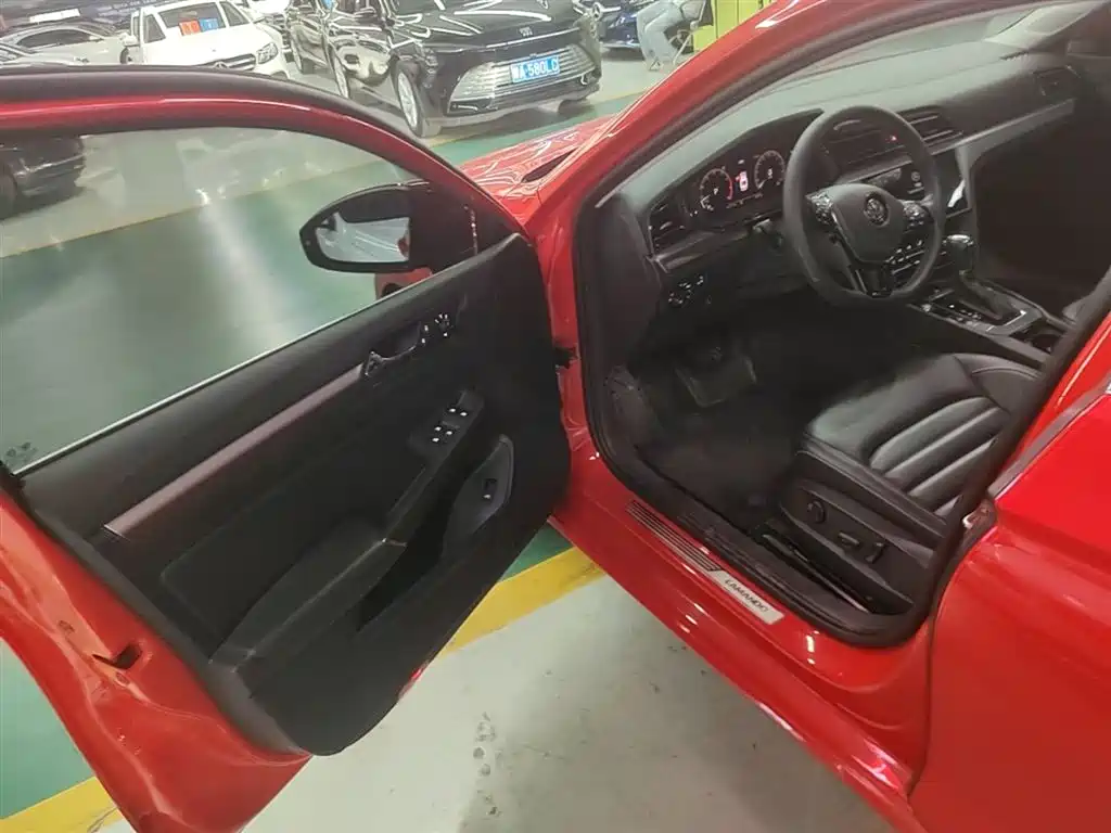 VOLKSWAGEN LINGDU