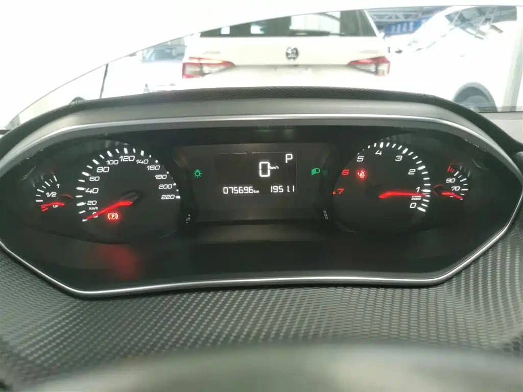 Peugeot 308 2018 1.6L Auto Luxury Edition фото 12