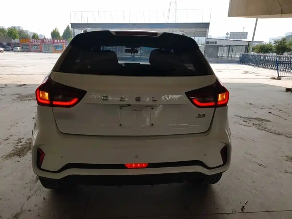 Фото 6 - Geely Vision X3