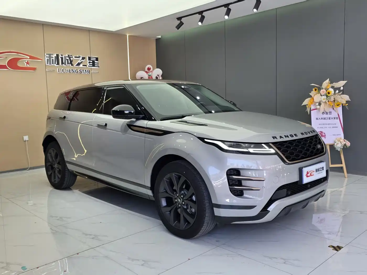 Land Rover Range Rover Evoque 2024 2023 Range Rover Evoque L 249PS Corinthian Bronze Special Edition