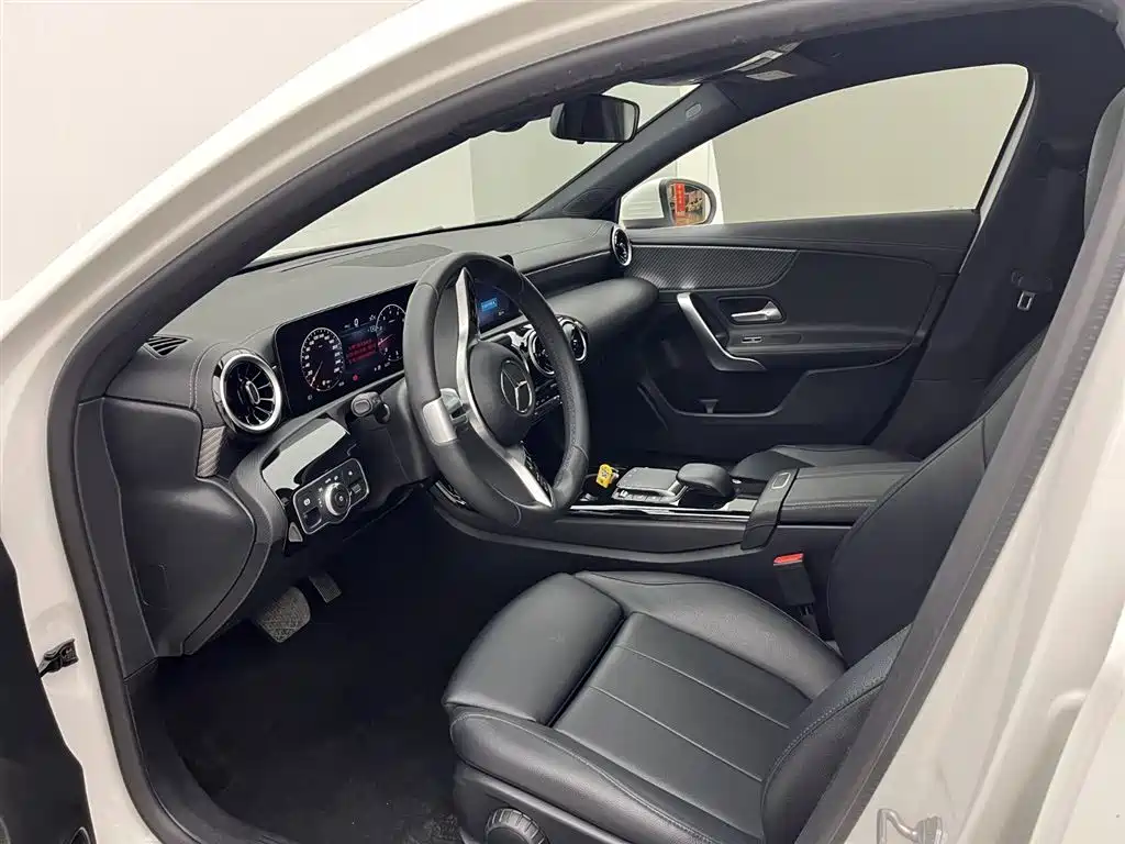 Mercedes-Benz A-Class 2023 A 200 L Dynamic фото 6
