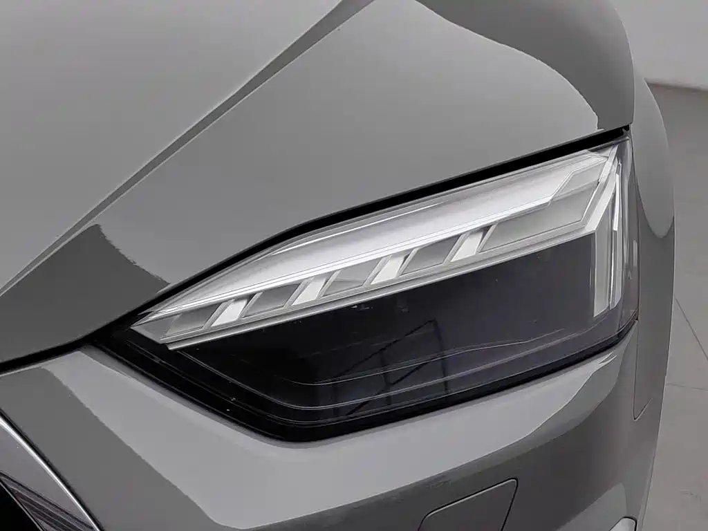 Photo 7 - Audi A5 (Import)