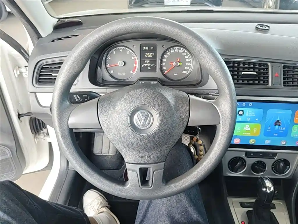 Volkswagen Lavida Tour 2013 1.6L Automatic Trend Style фото 11