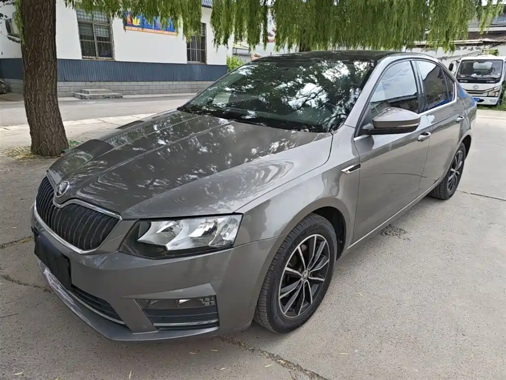 Škoda Octavia 2017 1.6L Automatic Smart Edition