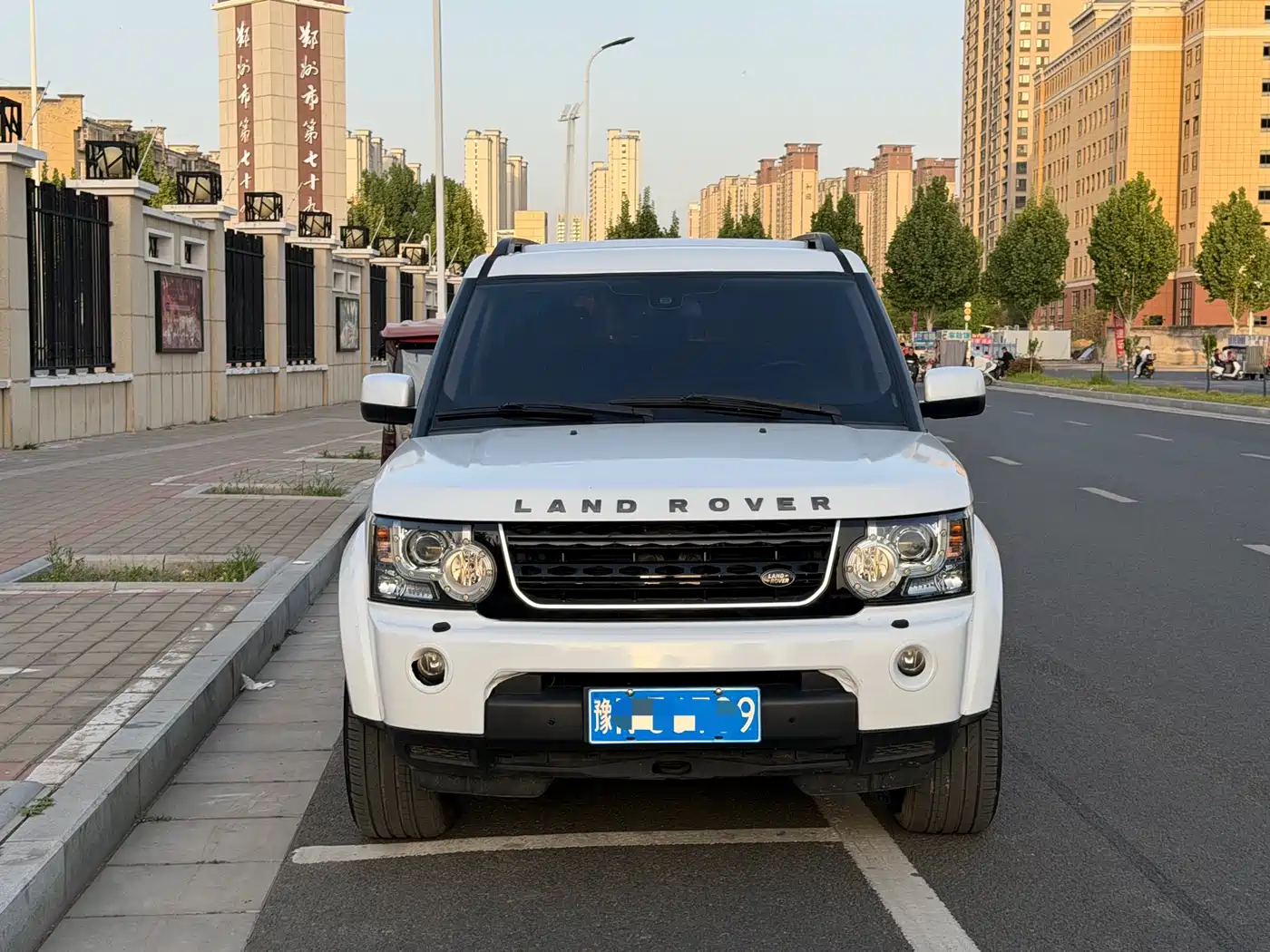 Land Rover Discovery 2013 3.0 SDV6 HSE Diesel фото 3
