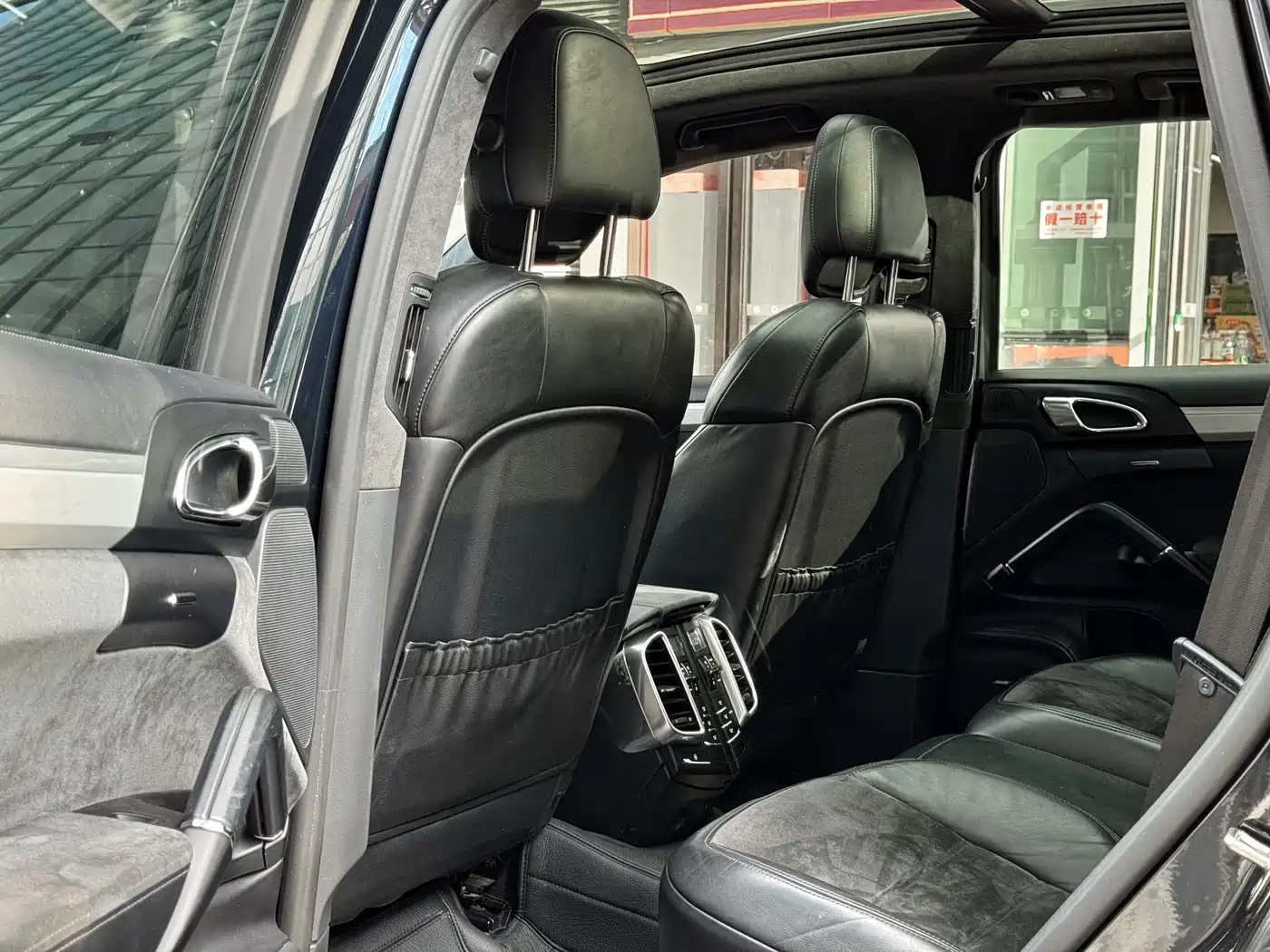 Photo 6 - Porsche Cayenne