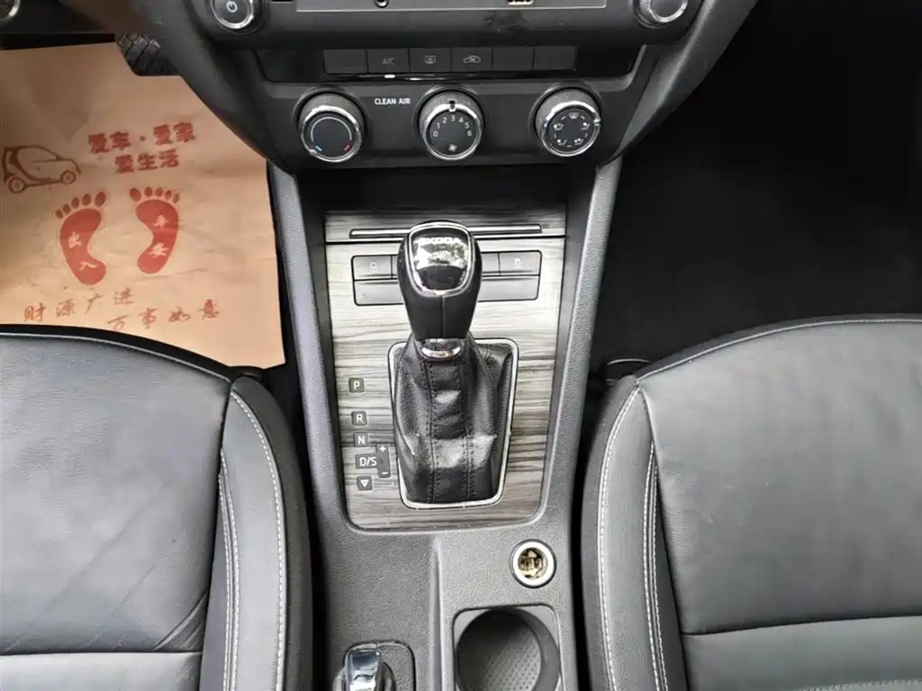 Škoda Octavia 2017 1.6L Automatic Smart Edition фото 14