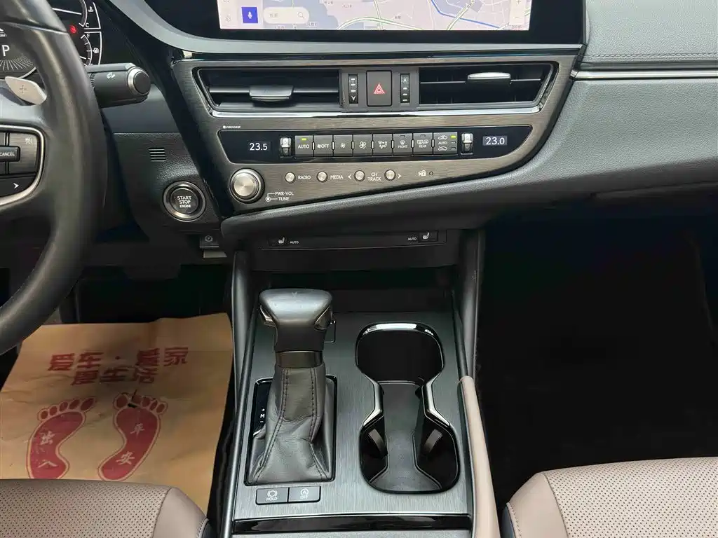 Lexus ES 2022 200 Excellence Edition фото 17