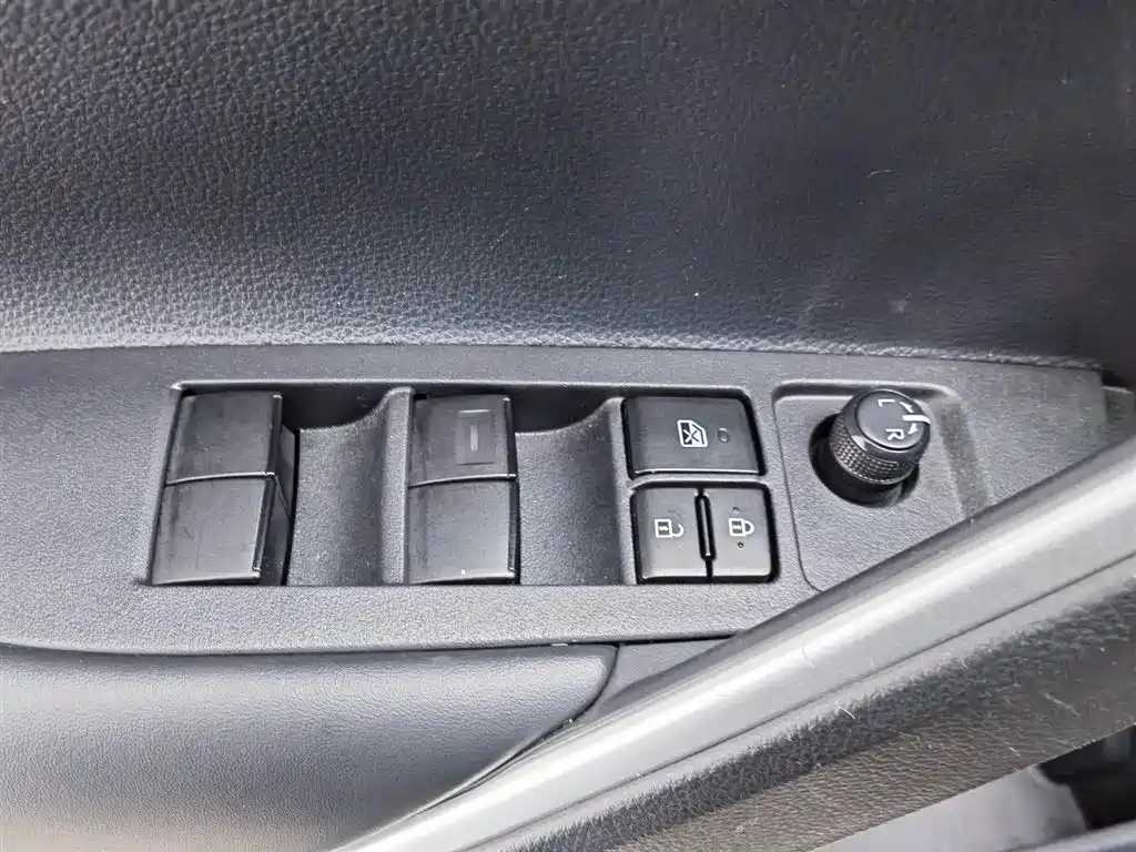 Toyota Frontlander 2023 2.0L CVT Luxury Edition фото 9