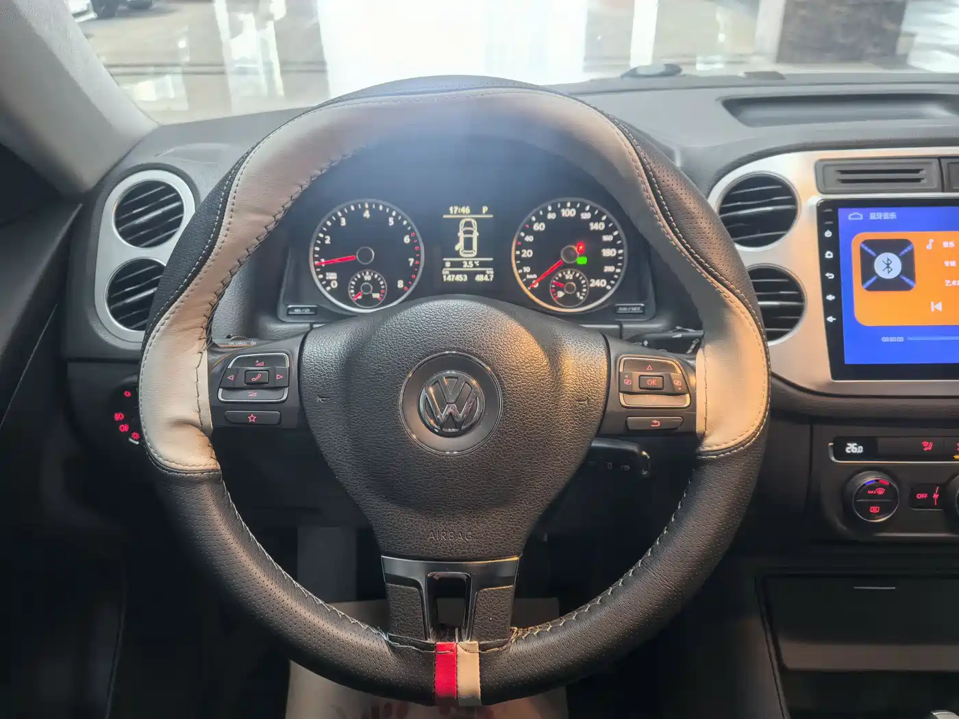 Фото 15 - Volkswagen Tiguan