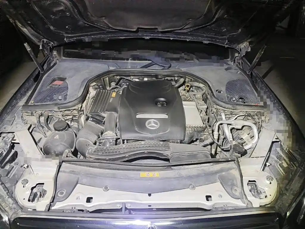 Фото 3 - Mercedes-Benz E-Class