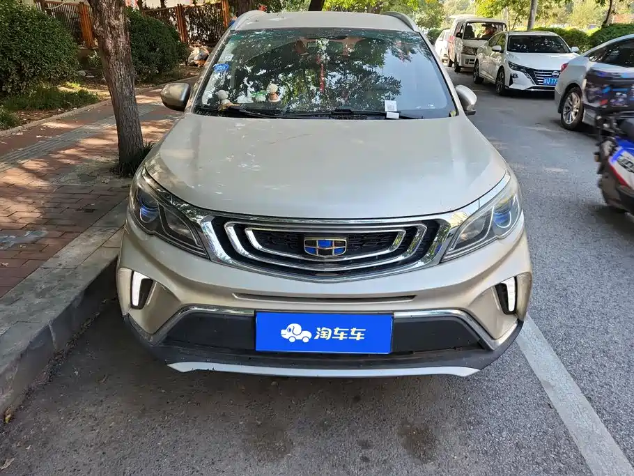 Фото 2 - Geely Vision X3