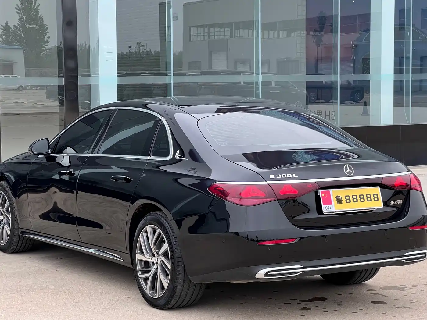Mercedes-Benz E-Class 2026 E 300 L Fashion фото 9