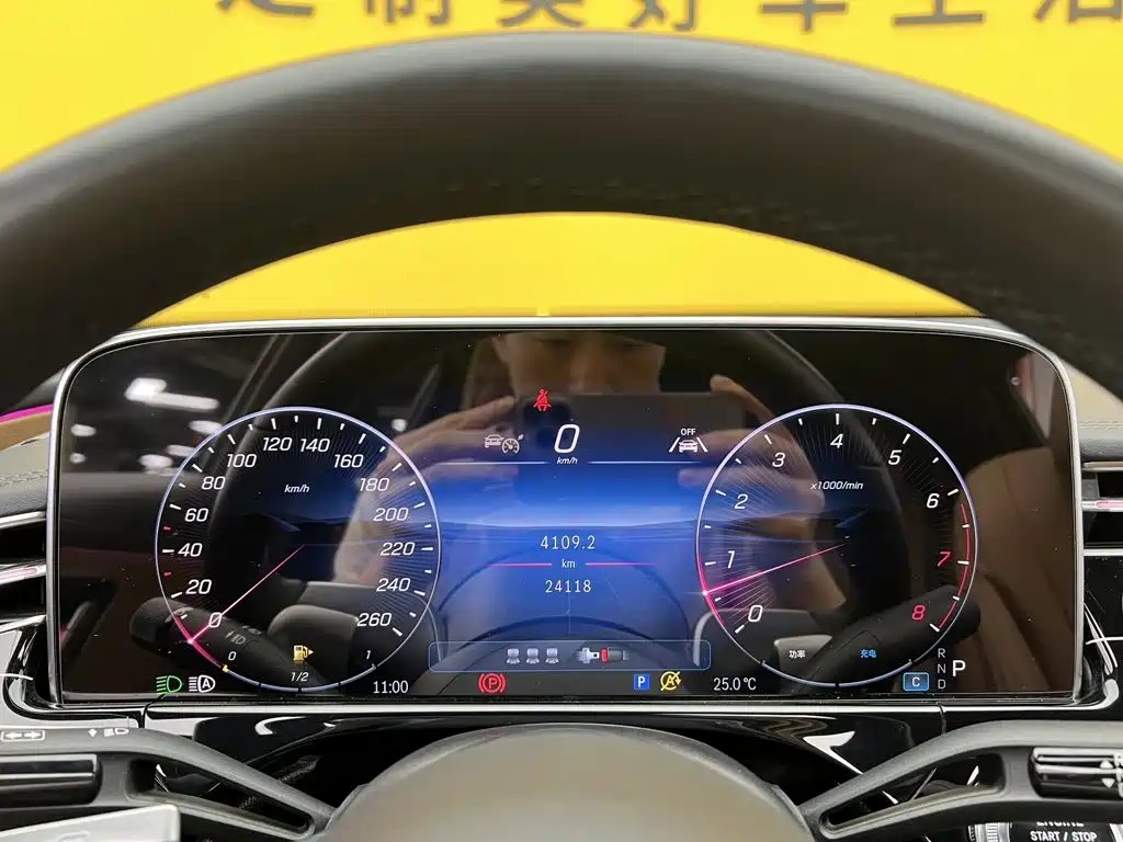 Фото 35 - Mercedes-Benz E-Class