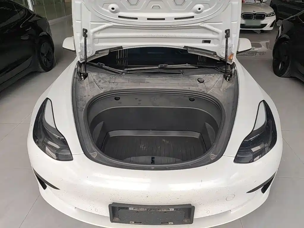 Фото 20 - Tesla Model 3