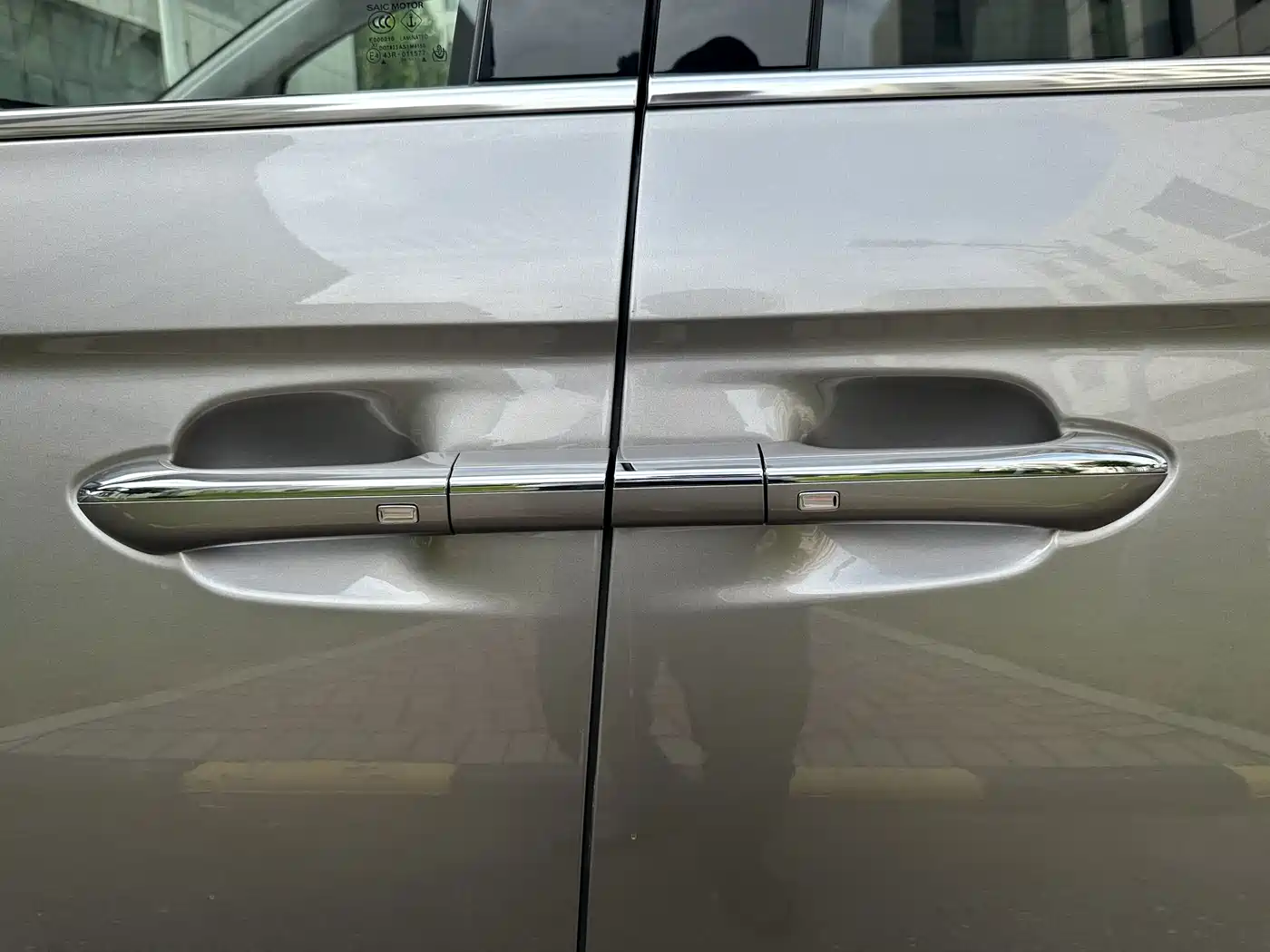 Roewe iMAX8 EV 2024 2025 1.5T DMH Land Luxury Edition
