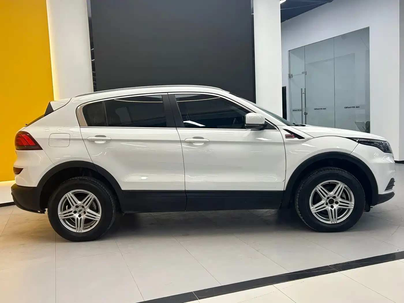 Qoros 5 2019 2018 Facelift 1.6T Automatic Leading