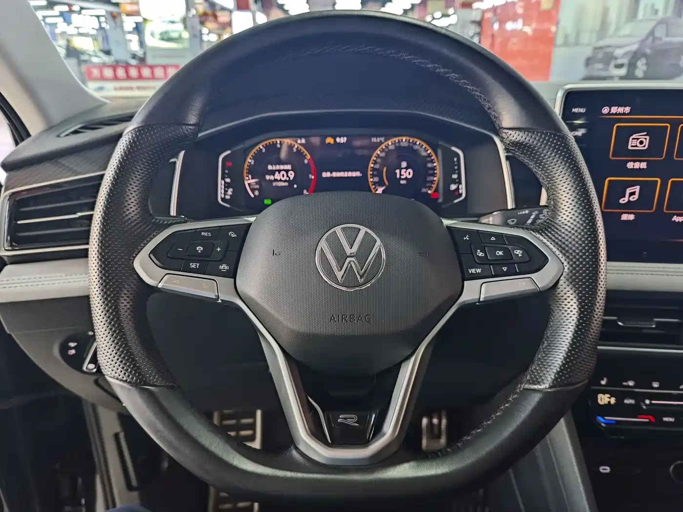 Volkswagen Tiguan L 2023 330TSI Auto 2WD R-Line Premium Edition фото 9