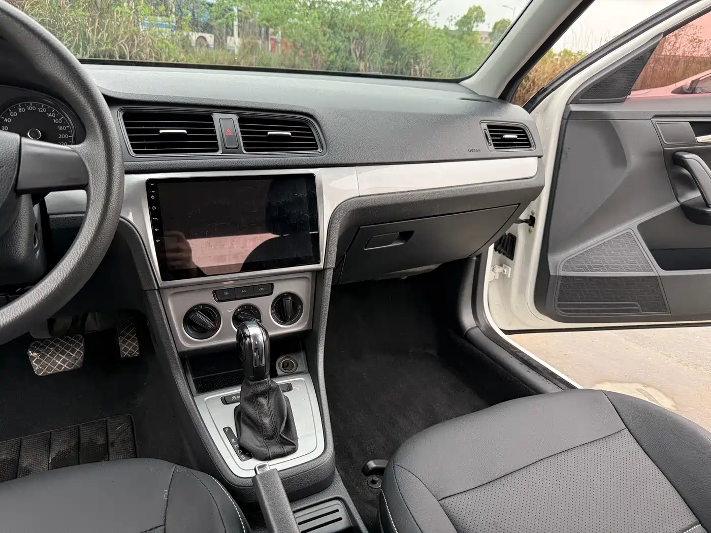 Volkswagen Lavida 2015 1.6L Automatic Trend Edition фото 14