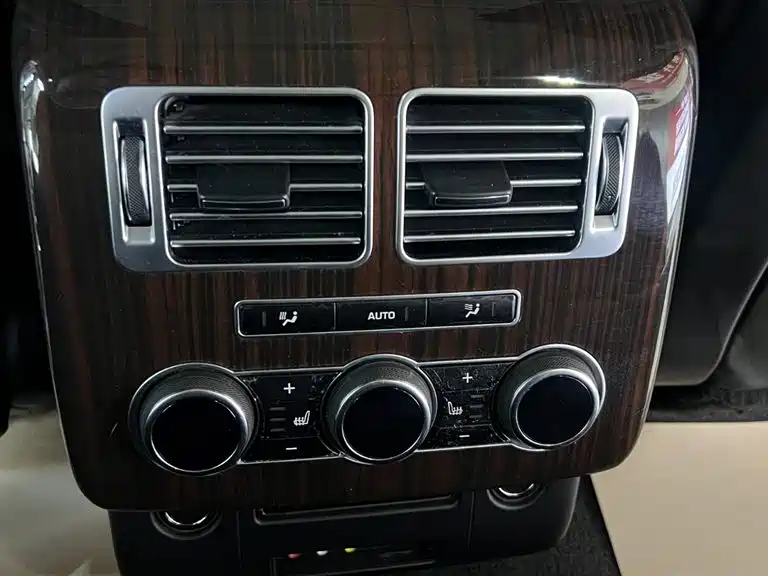 Фото 21 - Land Rover Range Rover