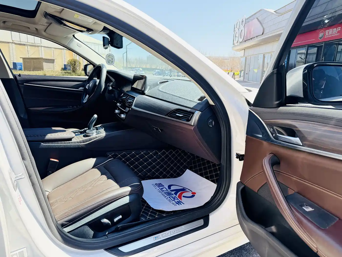 BMW 5 Series New Energy 2019 530Le Luxury Package фото 11