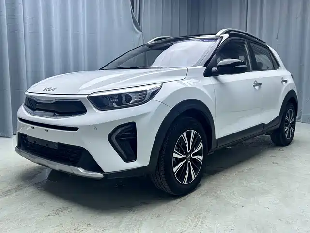 Kia Stonic 1.4L CVT, с люком