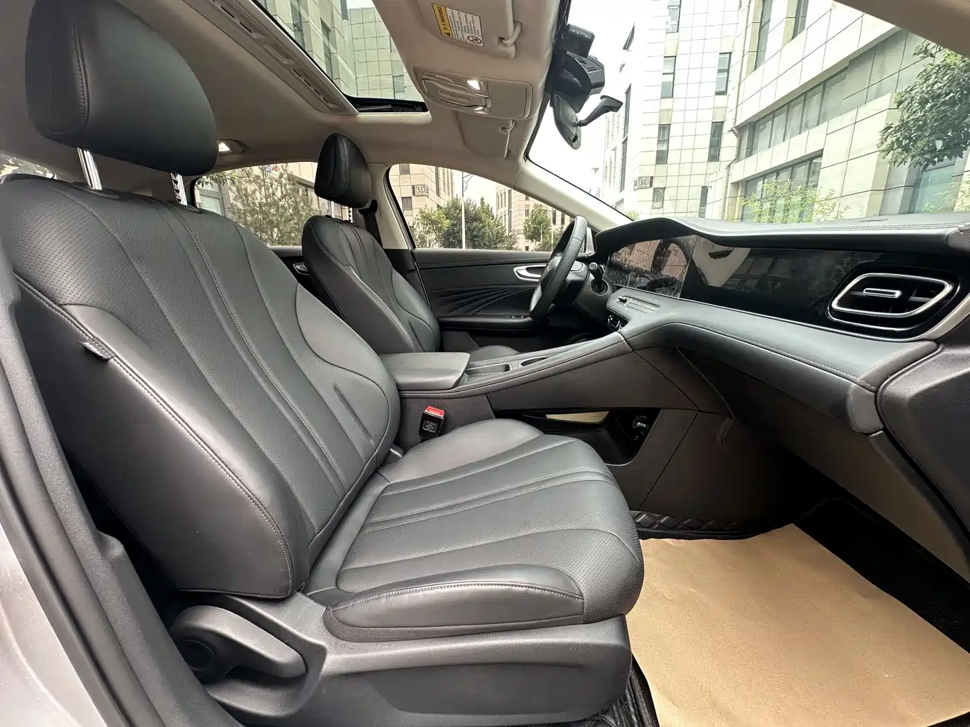 Roewe D7 2025 2025 DMH 125km World Champion Edition