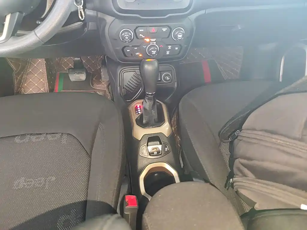 Jeep Renegade 2019 2018 Connected Large Screen Edition 180T Automatic High Energy