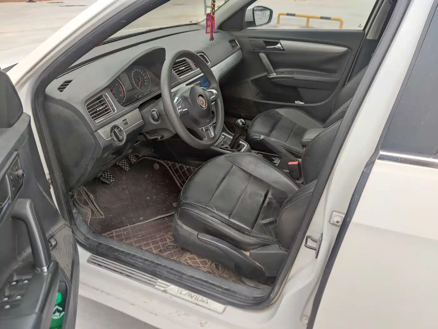 Volkswagen Lavida 2013 Facelift Classic 1.6L Manual Comfort фото 12
