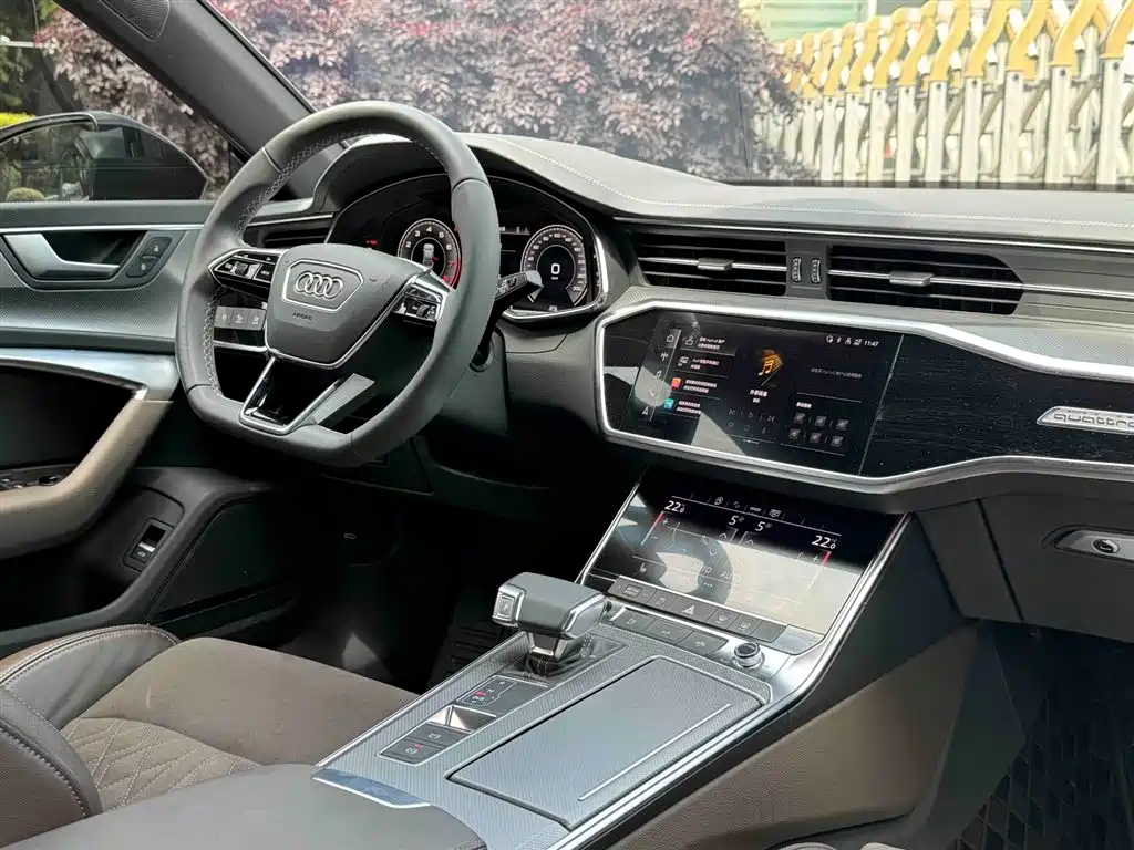 Фото 7 - Audi A7L