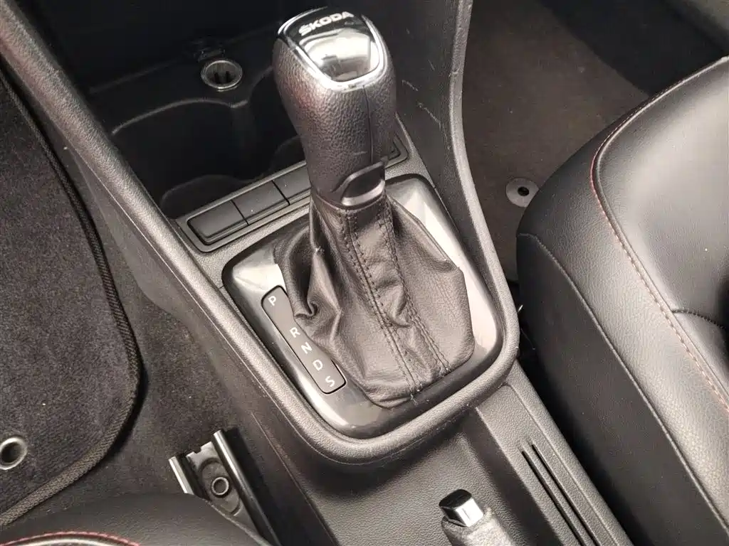 Škoda Skoda Rapid Spaceback 2016 Facelift 1.6L Automatic Smart Edition фото 13