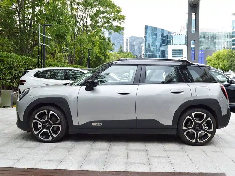 Фото 2 - MINI Aceman