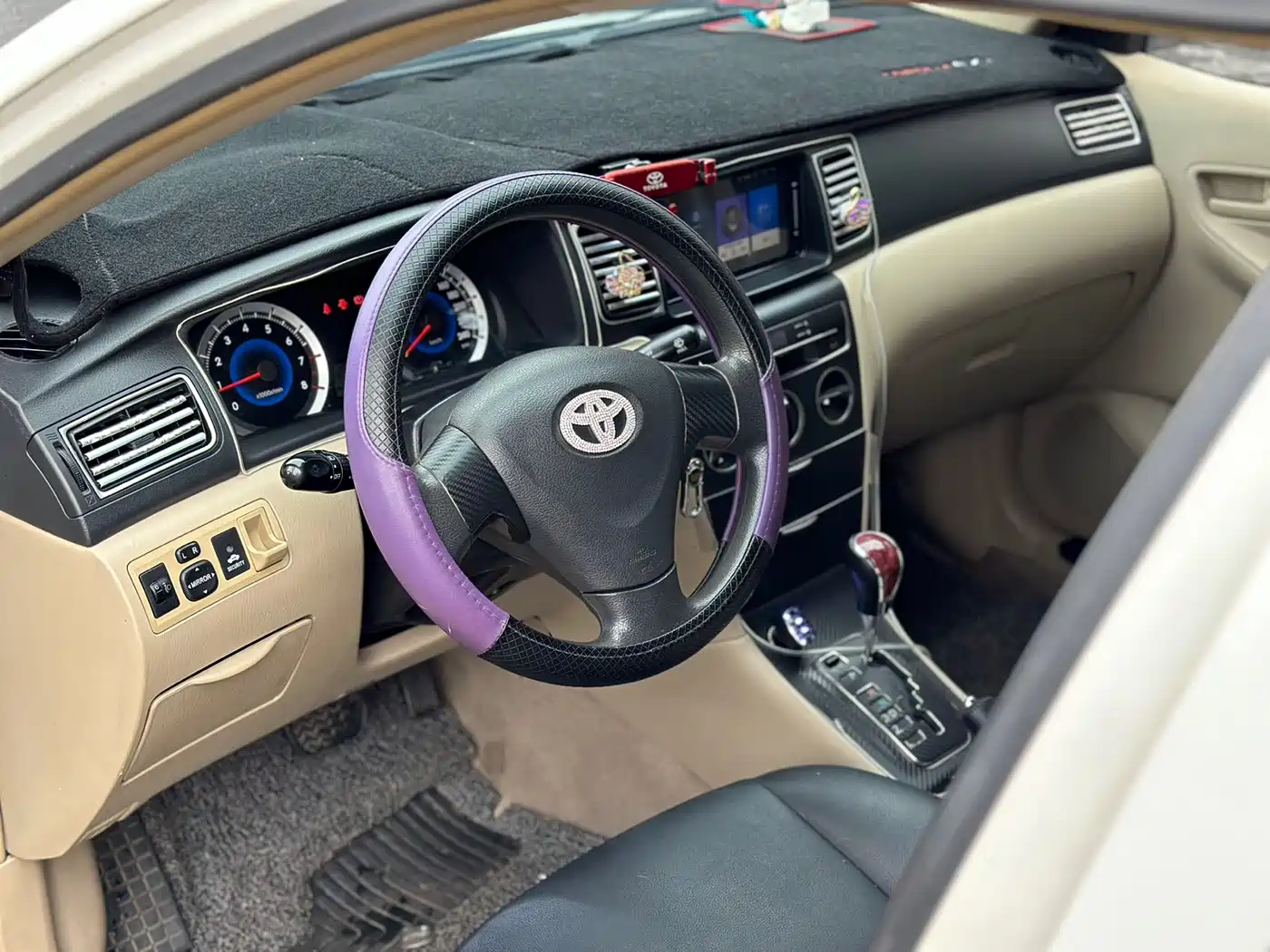 Toyota Corolla 2013 1.6L Automatic Luxury фото 10