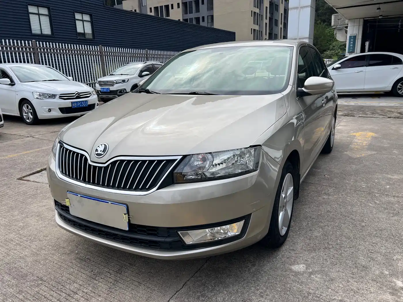 Škoda Rapid 2013 1.6L Manual Smart Selection фото 3