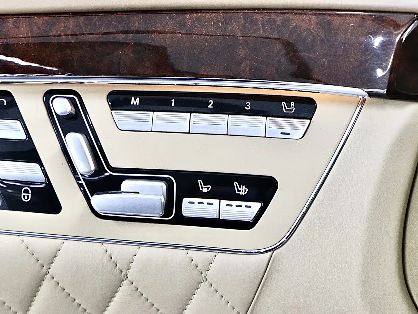 Mercedes-Benz S-Class AMG 2010 AMG S 65 фото 22