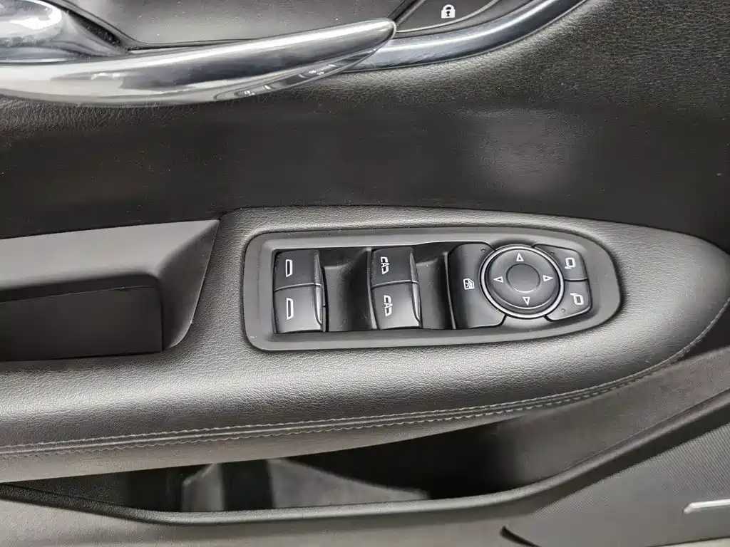 Photo 9 - Cadillac XT5