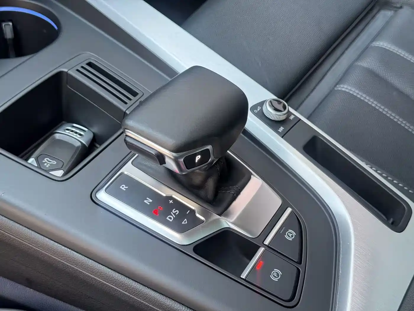 Audi A4L 2020 40 TFSI Luxury Dynamic фото 13