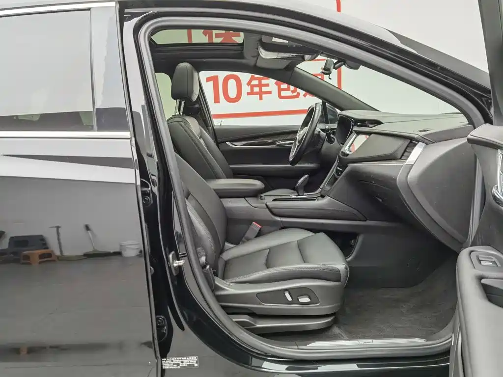 Photo 23 - Cadillac XT5