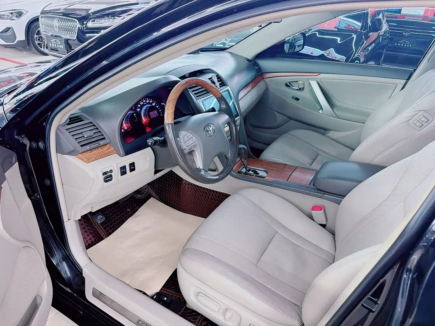 Toyota Camry 2011 240G Luxury Anniversary Edition фото 7